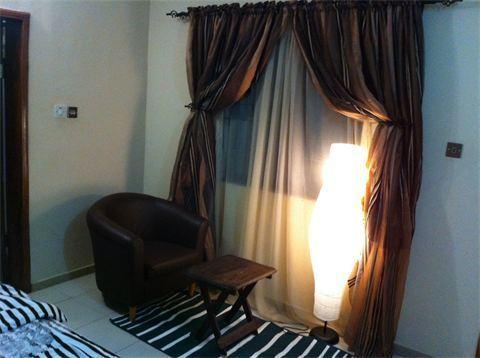 Number 95 Suites لاغوس الغرفة الصورة